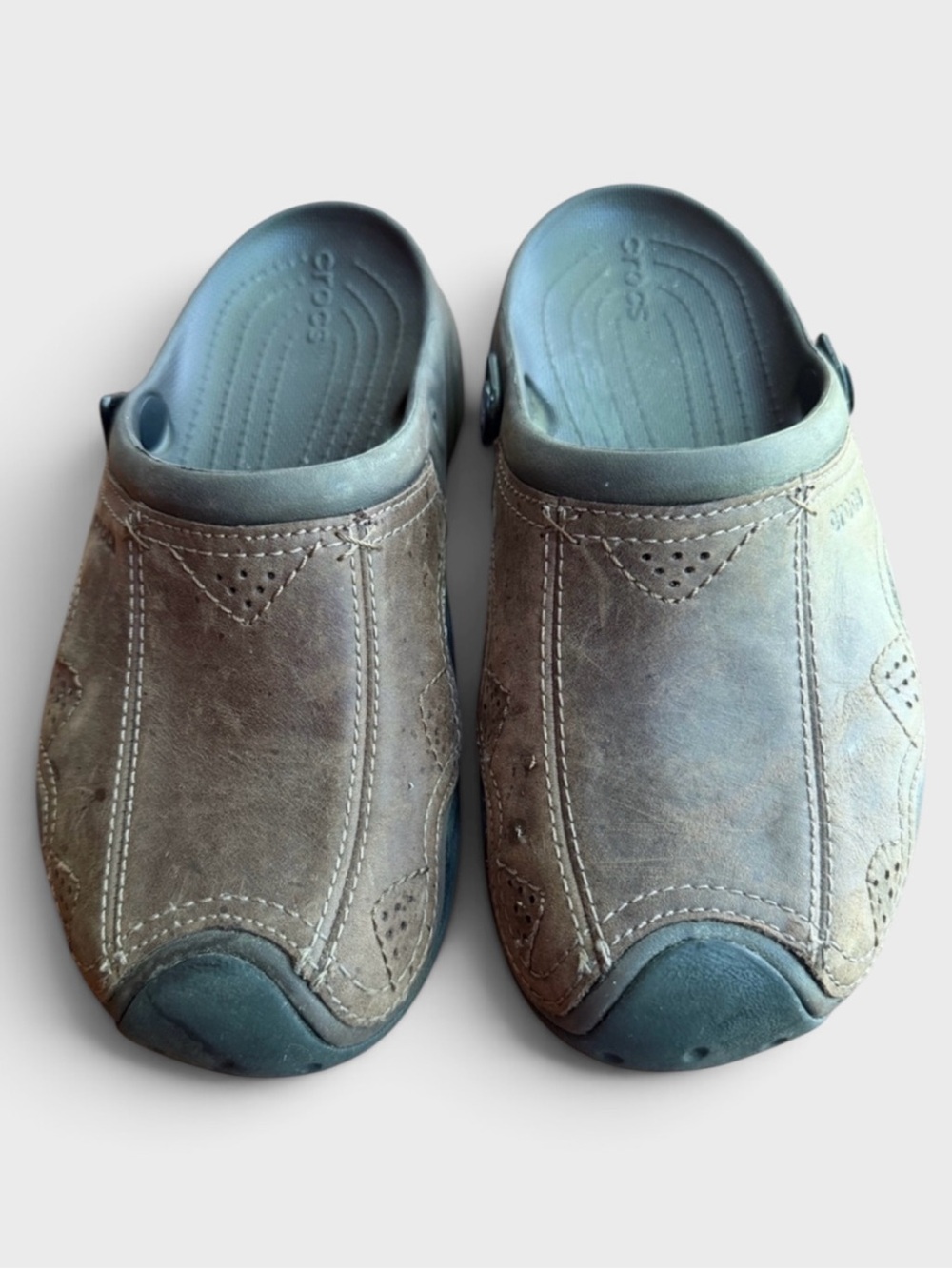 805 10/$50 🏄🏻‍♀️ Crocs Men’s Brown Slip-On Clog